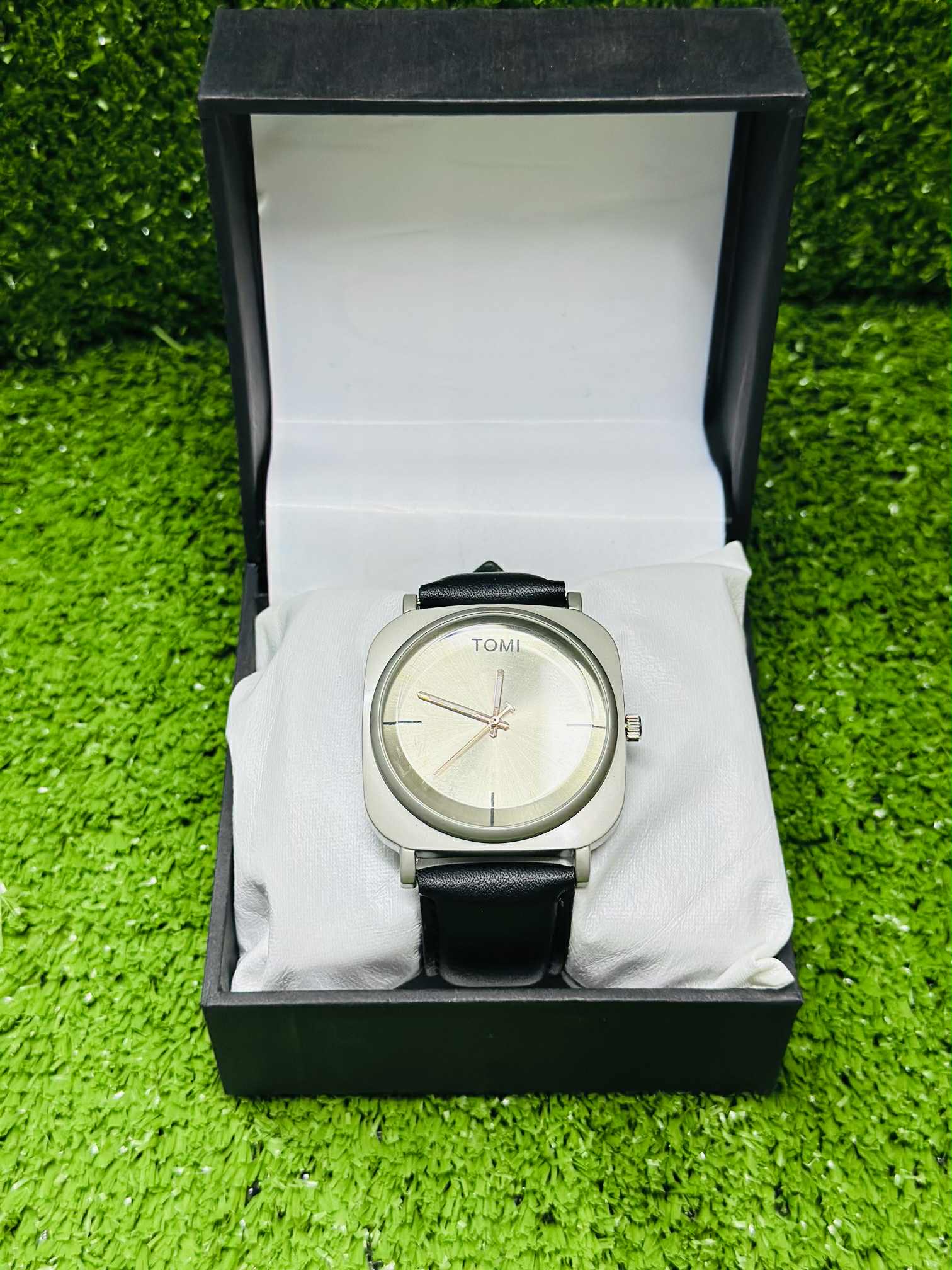 TOMI Luxury Minimalist Silver Dial Watch – For the Modern Gentleman muawazcraft